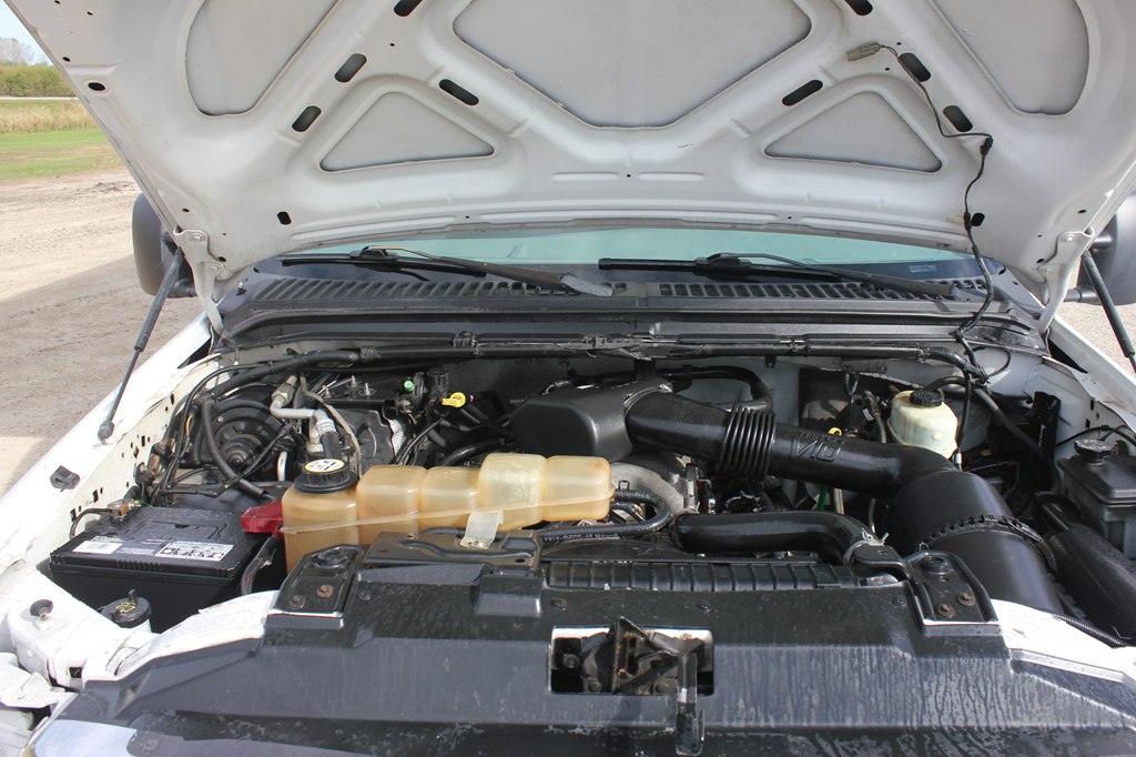 Photo 45 of this FORD F550