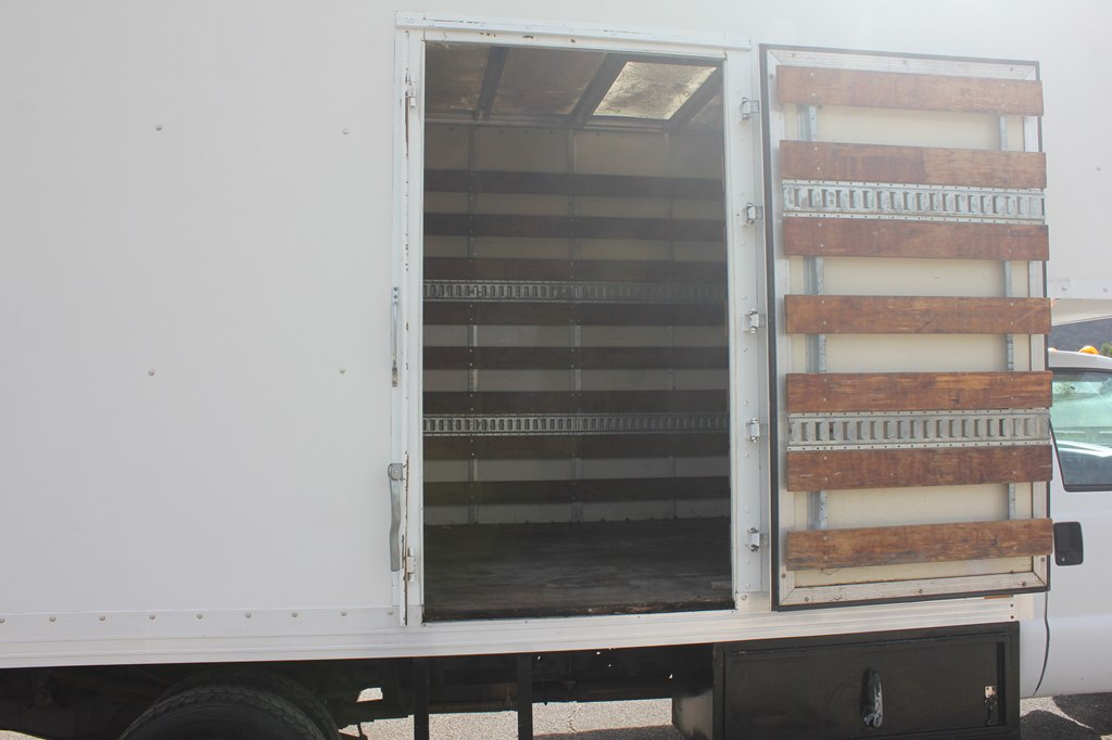 Photo 33 of this FORD F550