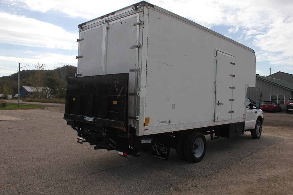 Photo 5 of this FORD F550