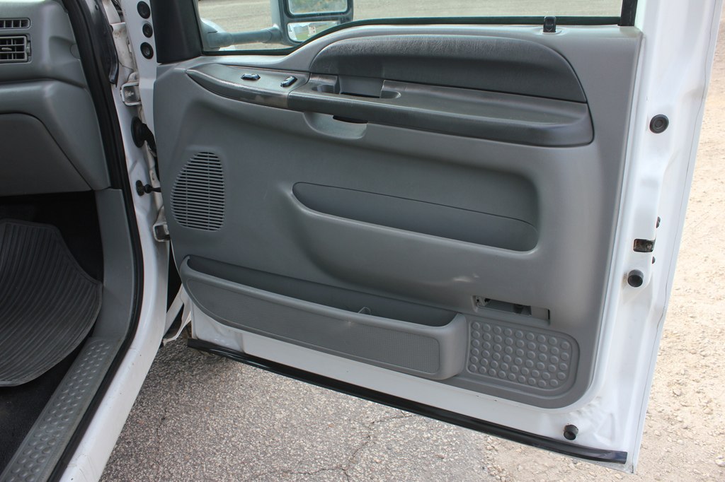 Photo 27 of this FORD F550