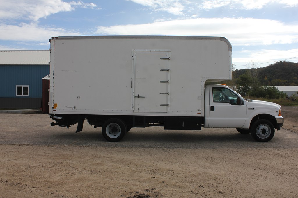 Photo 4 of this FORD F550