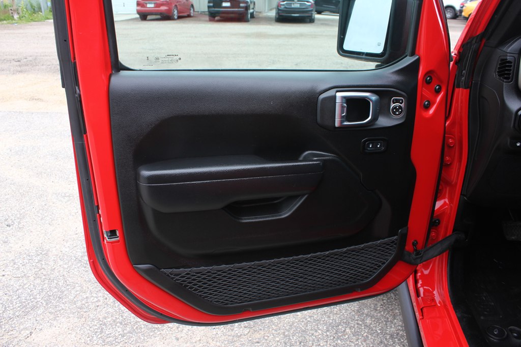 Photo 24 of this JEEP WRANGLER