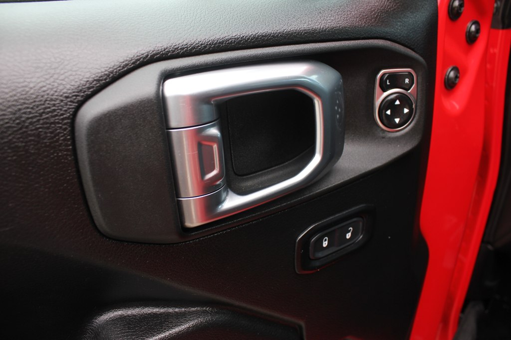 Photo 25 of this JEEP WRANGLER