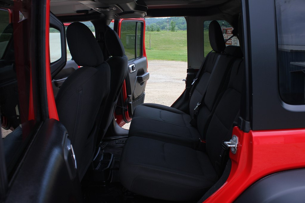 Photo 35 of this JEEP WRANGLER