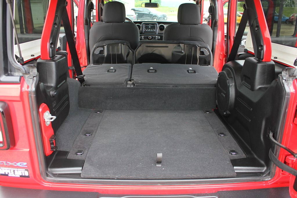 Photo 37 of this JEEP WRANGLER