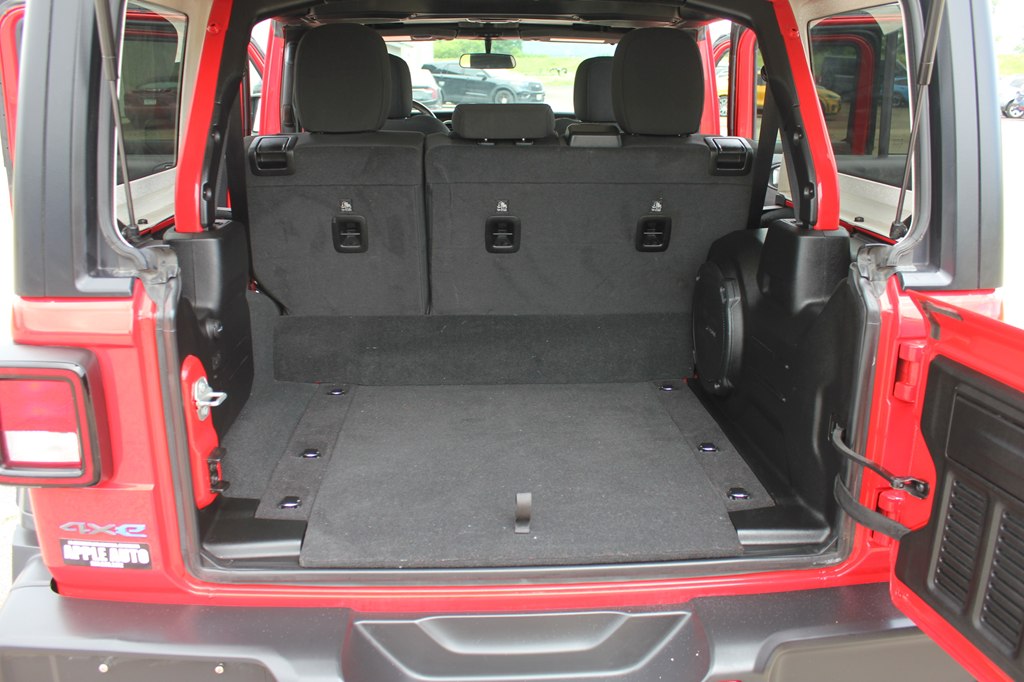 Photo 38 of this JEEP WRANGLER