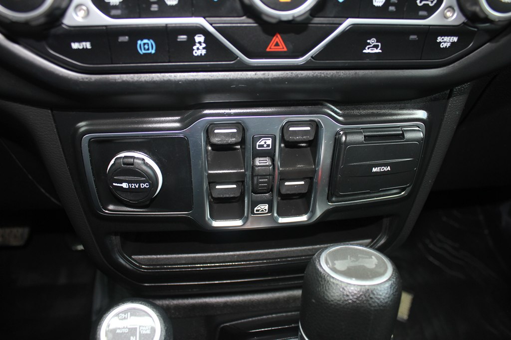 Photo 19 of this JEEP WRANGLER