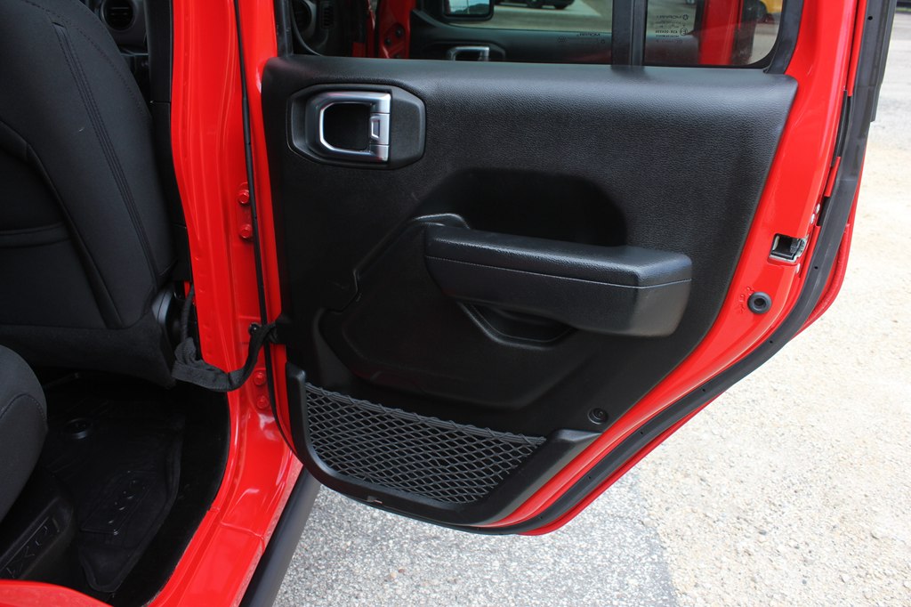 Photo 32 of this JEEP WRANGLER