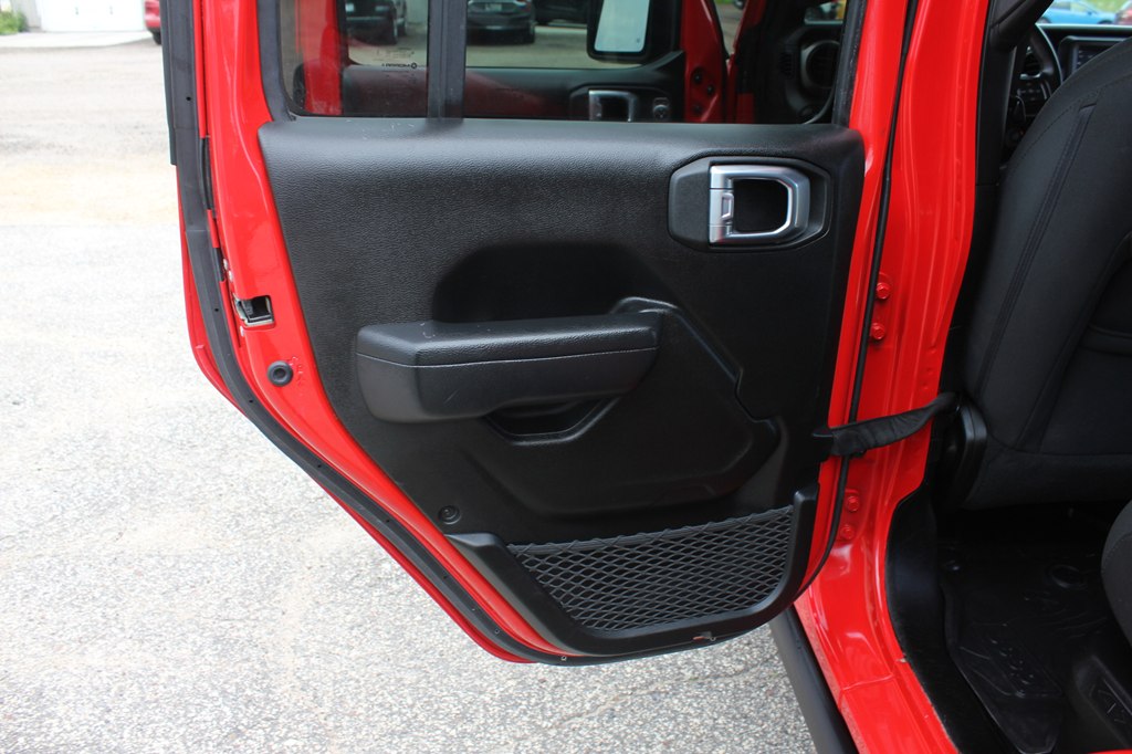 Photo 34 of this JEEP WRANGLER