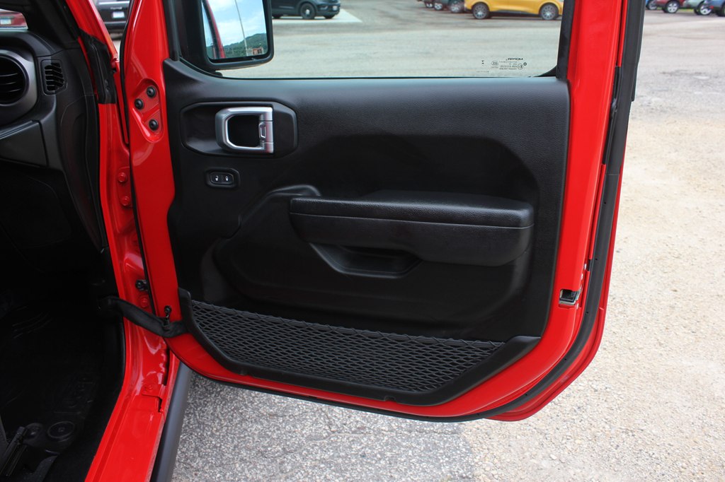 Photo 28 of this JEEP WRANGLER