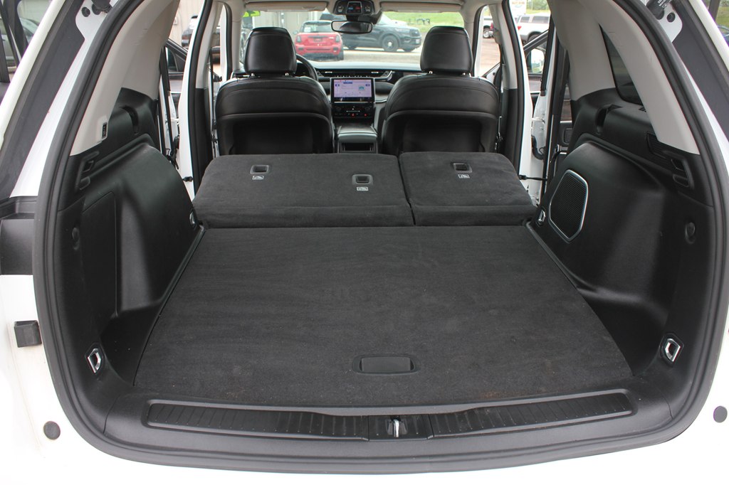 Photo 42 of this JEEP GRAND CHEROKEE