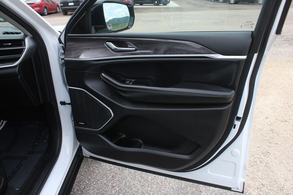 Photo 31 of this JEEP GRAND CHEROKEE