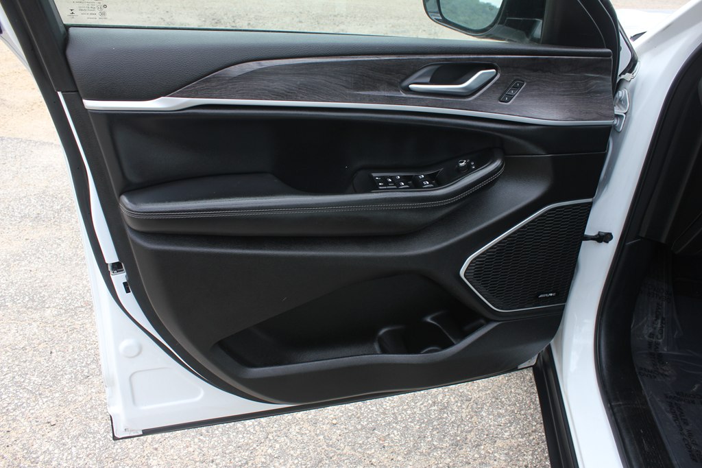 Photo 27 of this JEEP GRAND CHEROKEE