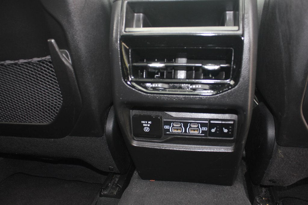 Photo 38 of this JEEP GRAND CHEROKEE