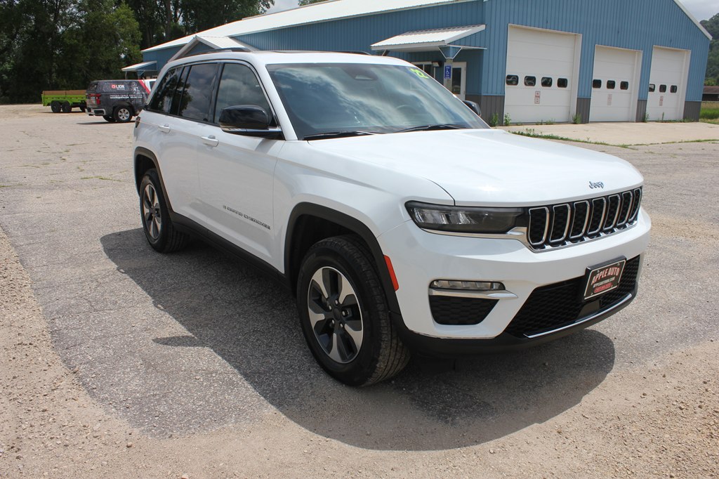Photo 3 of this JEEP GRAND CHEROKEE