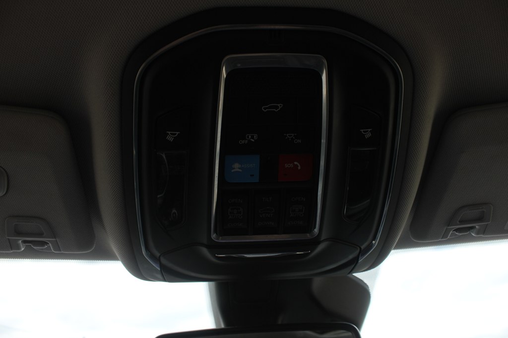 Photo 24 of this JEEP GRAND CHEROKEE