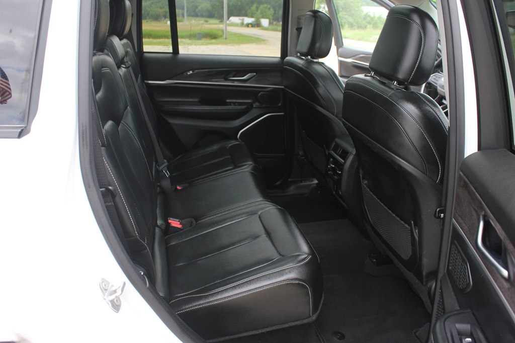 Photo 37 of this JEEP GRAND CHEROKEE