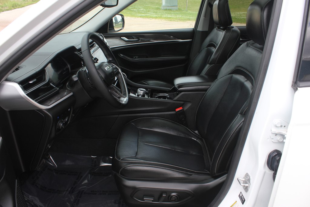 Photo 29 of this JEEP GRAND CHEROKEE