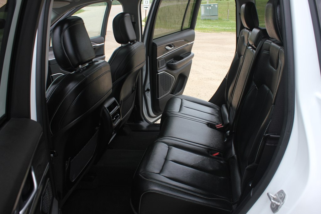 Photo 40 of this JEEP GRAND CHEROKEE