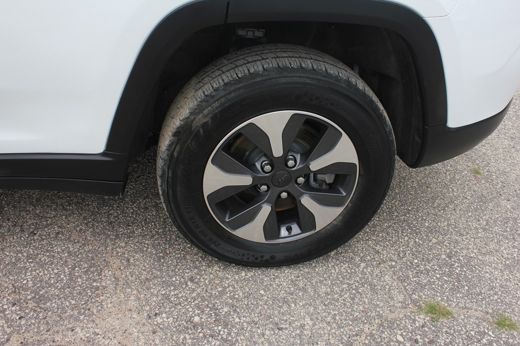 Photo 58 of this JEEP GRAND CHEROKEE