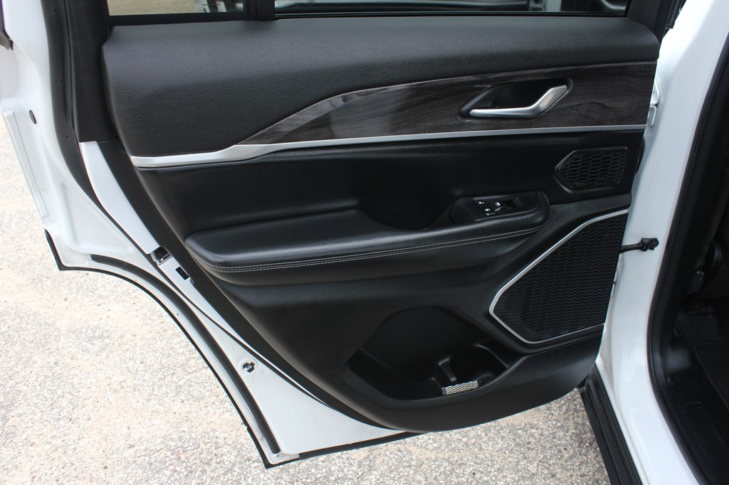 Photo 39 of this JEEP GRAND CHEROKEE