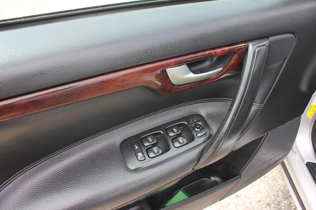 Photo 26 of this VOLVO S60