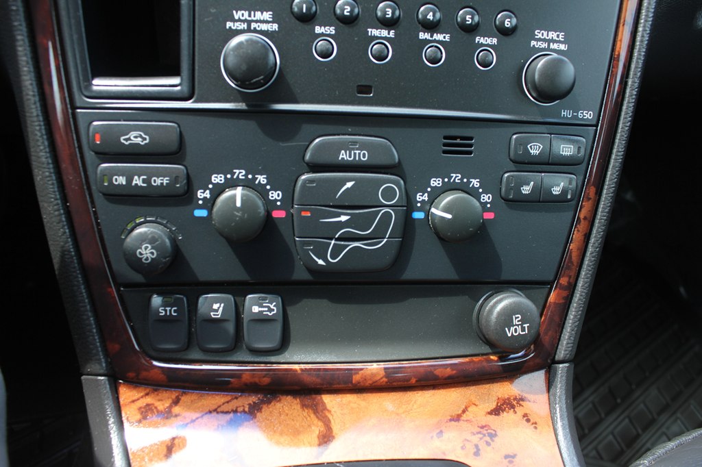 Photo 18 of this VOLVO S60