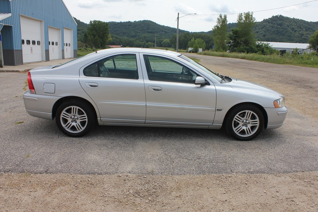 Photo 4 of this VOLVO S60