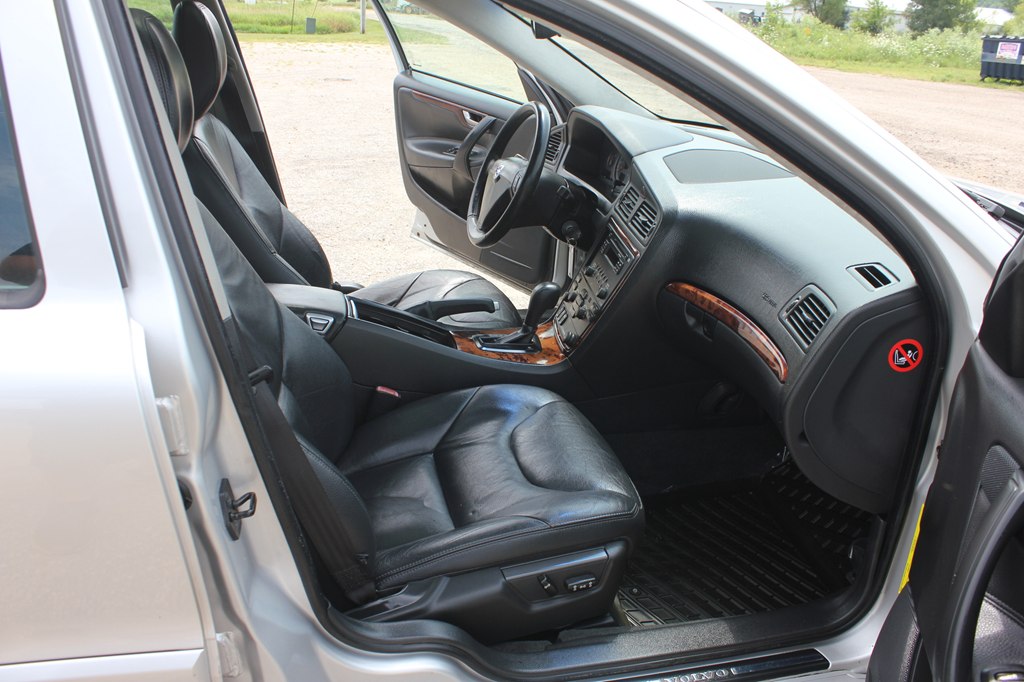 Photo 30 of this VOLVO S60