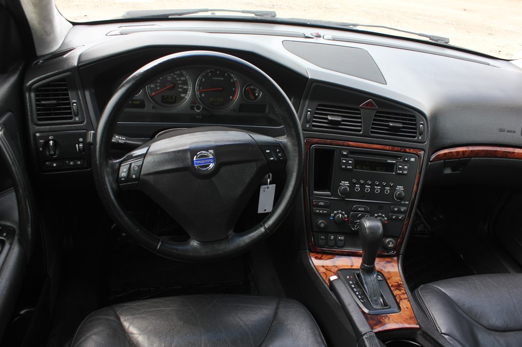 Photo 9 of this VOLVO S60