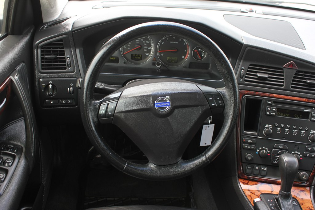 Photo 10 of this VOLVO S60