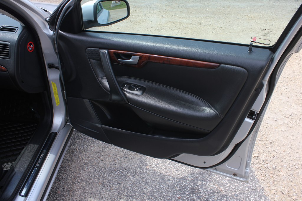 Photo 29 of this VOLVO S60