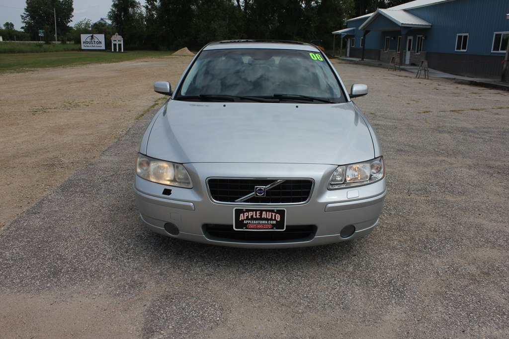 Photo 2 of this VOLVO S60