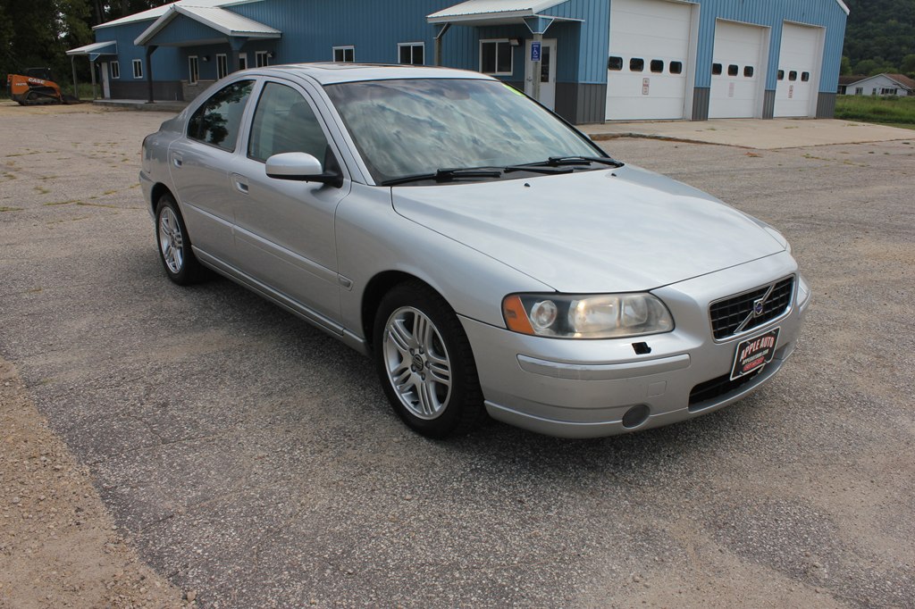 Photo 3 of this VOLVO S60