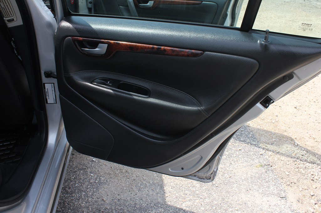 Photo 33 of this VOLVO S60