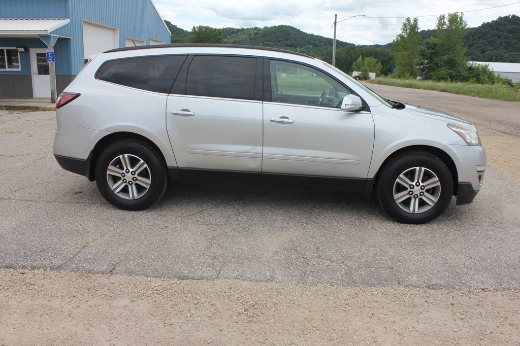 Photo 4 of this CHEVROLET TRAVERSE