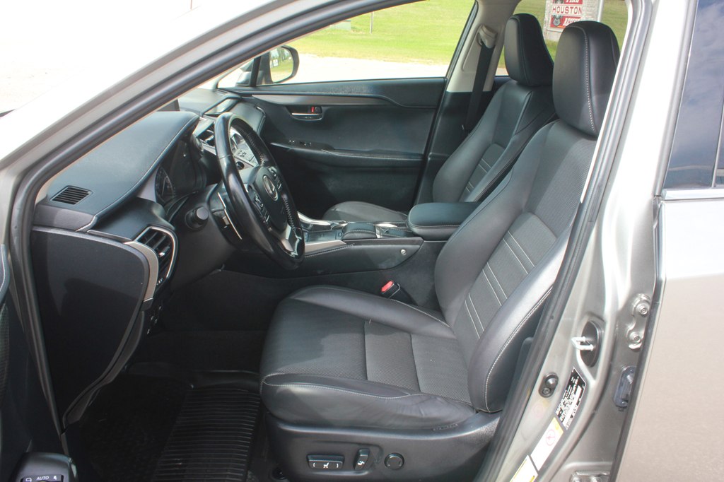 Photo 30 of this LEXUS NX 300