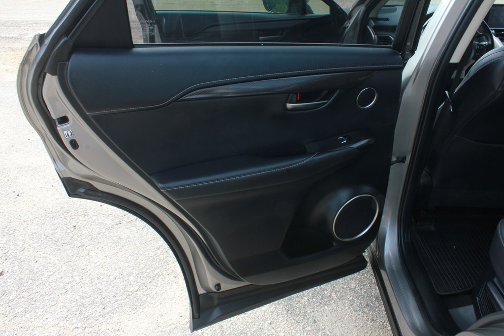 Photo 38 of this LEXUS NX 300
