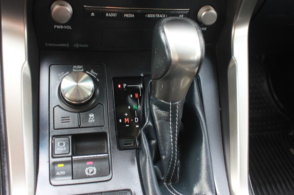 Photo 21 of this LEXUS NX 300