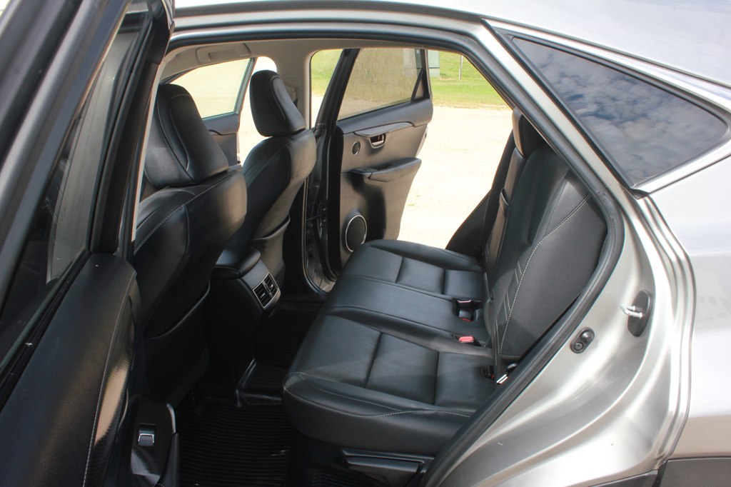 Photo 39 of this LEXUS NX 300