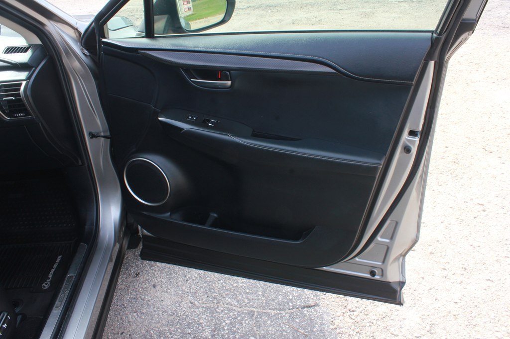 Photo 32 of this LEXUS NX 300