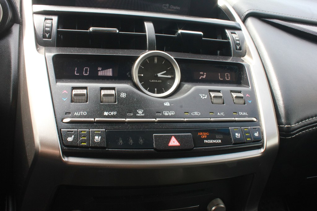 Photo 19 of this LEXUS NX 300