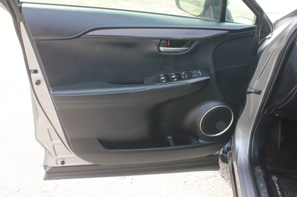 Photo 28 of this LEXUS NX 300