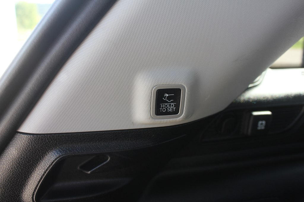 Photo 45 of this JEEP GRAND CHEROKEE