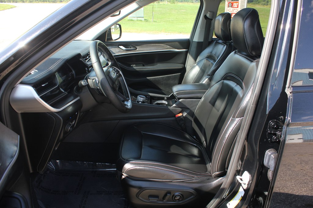 Photo 29 of this JEEP GRAND CHEROKEE