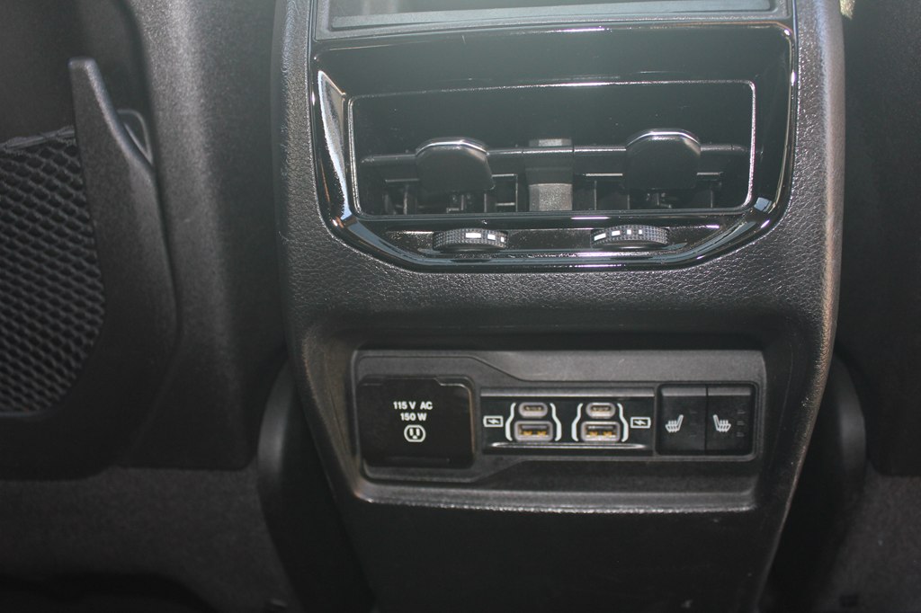 Photo 38 of this JEEP GRAND CHEROKEE