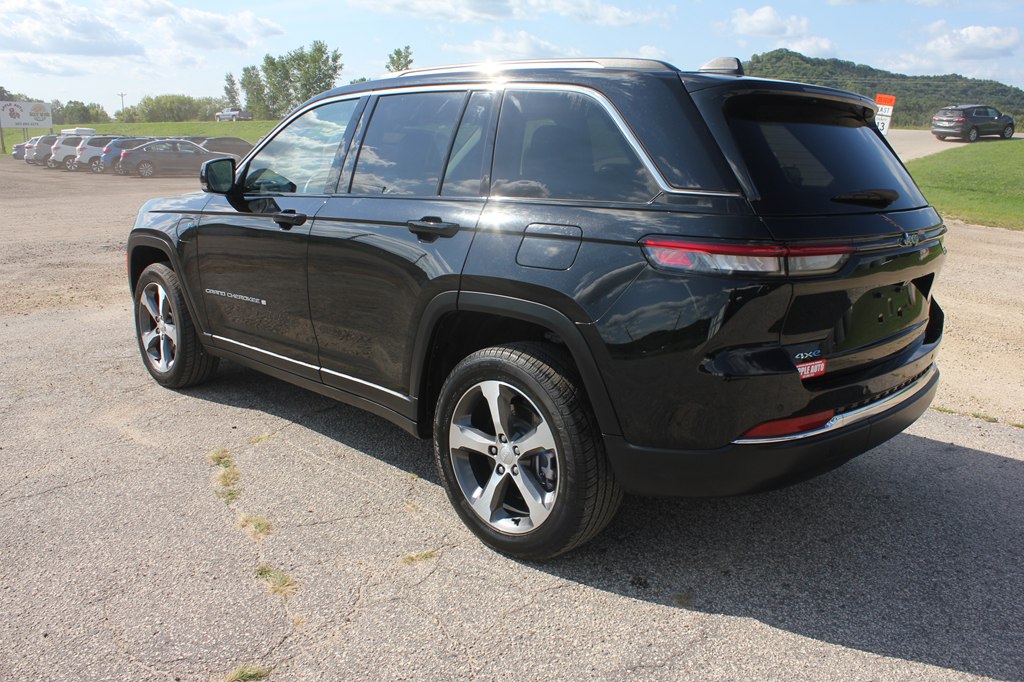 Photo 7 of this JEEP GRAND CHEROKEE