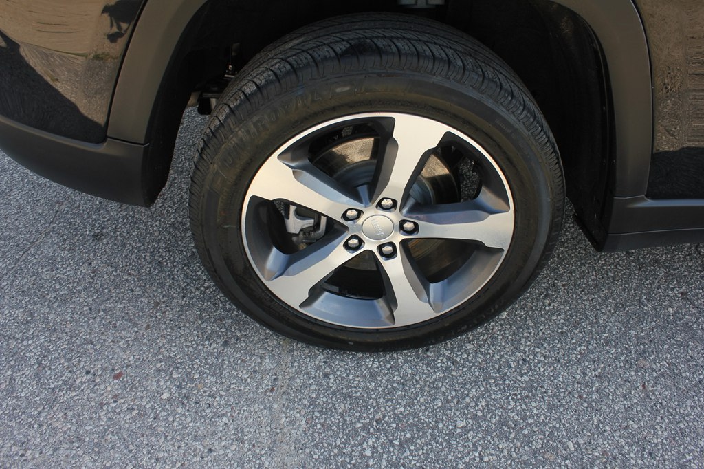 Photo 56 of this JEEP GRAND CHEROKEE