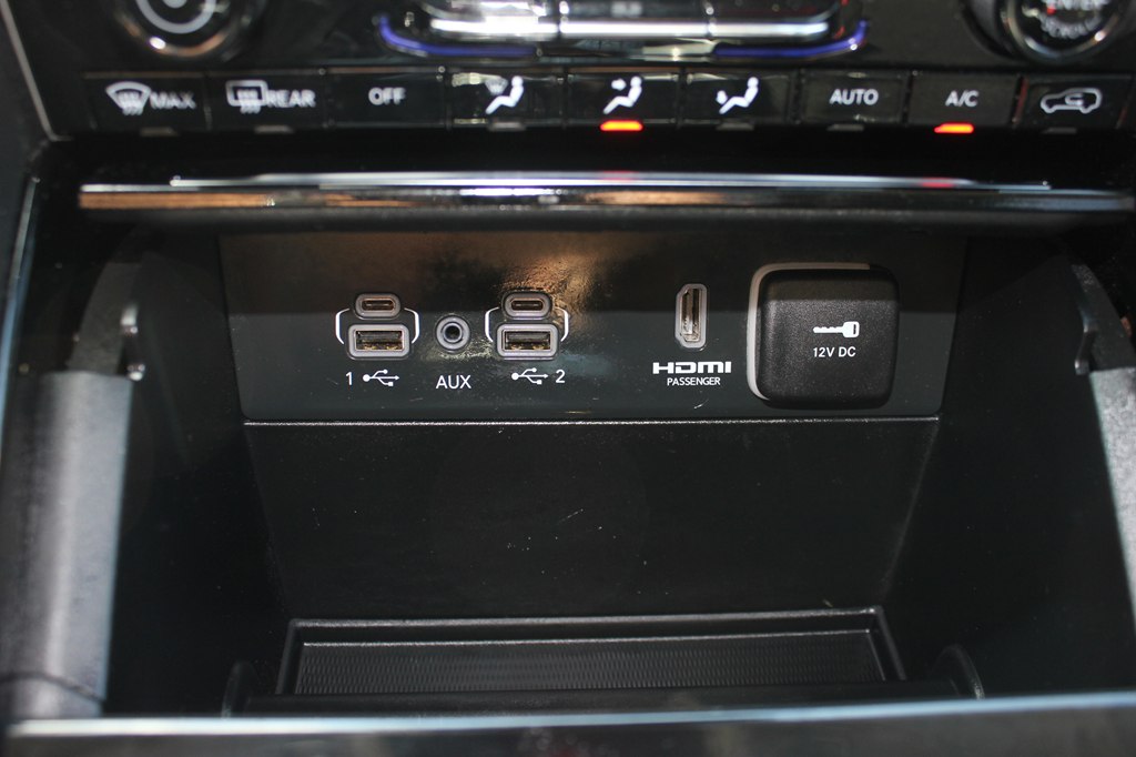 Photo 21 of this JEEP GRAND CHEROKEE