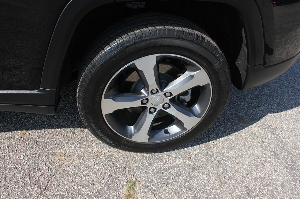 Photo 57 of this JEEP GRAND CHEROKEE